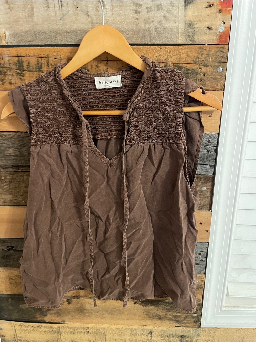 Bella Dahl Brown Smocked V-Neck Tie-Front Sleeveless Top